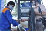 Giá xăng giảm 320 đồng, xuống đáy gần 4 năm